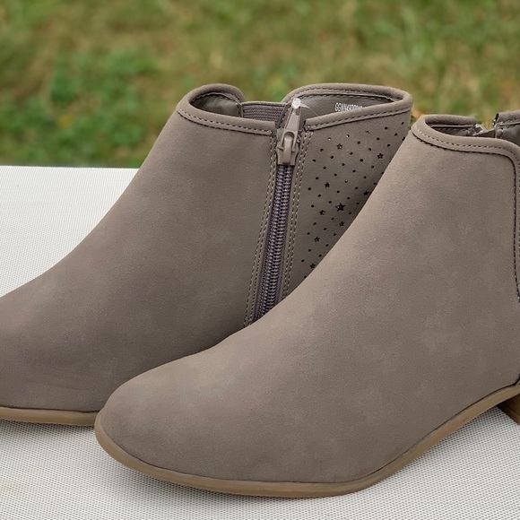 Wonder Nation Star Perforated Girls Ankle Boot New - Picture 7 of 9